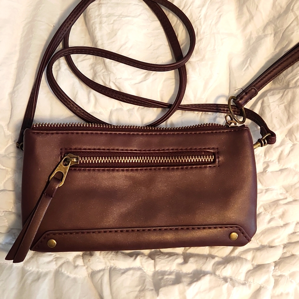 Universal thread crossbody/wristlet
